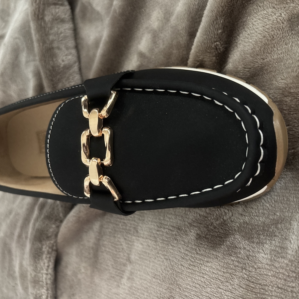 Black and Gold Flats with Chain Detail - Picture 4 of 7